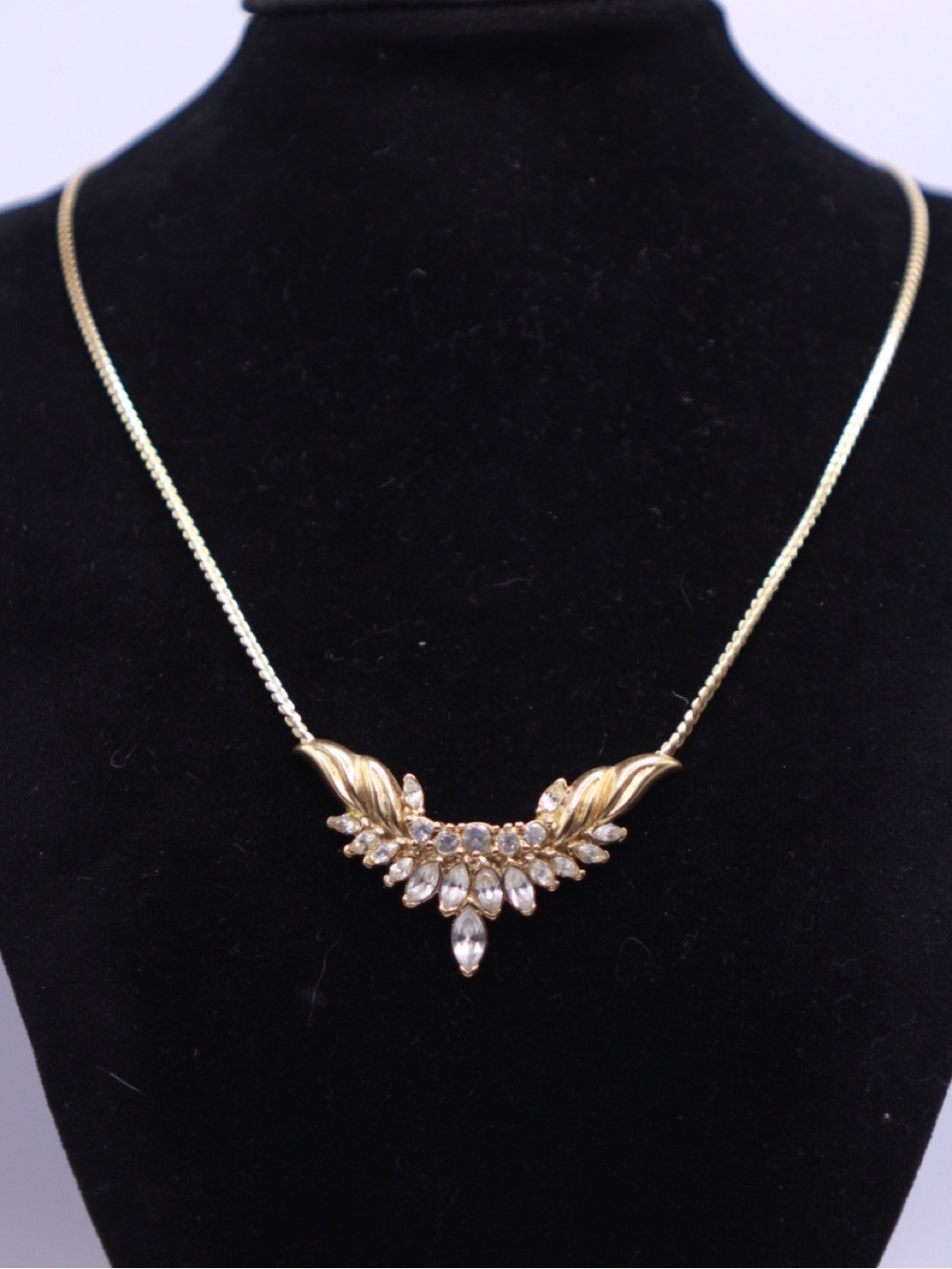 Vintage Signed Trifari Gold Tone With Rhinestones Necklace 17”